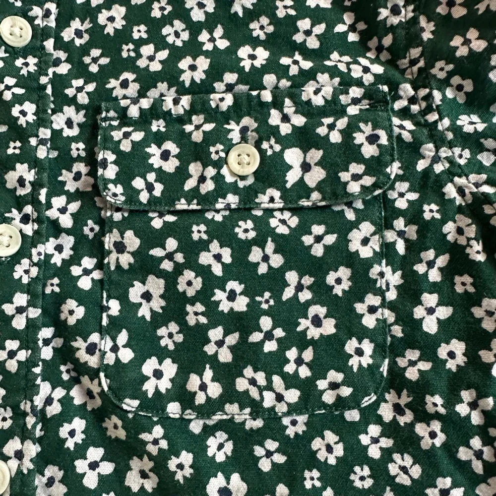 Boys Old Navy Button Down Shirt M Green White Floral Easter